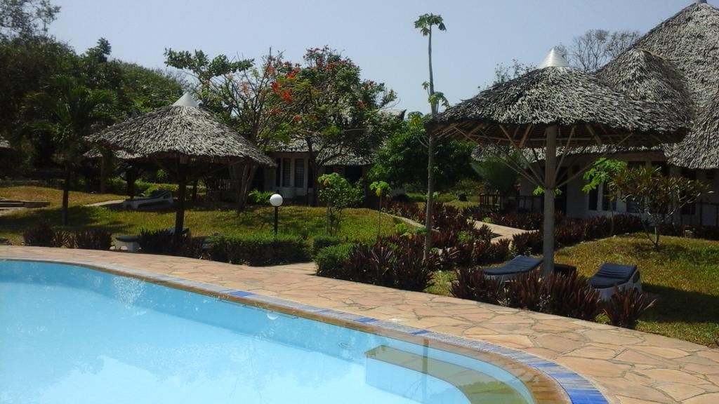 Kinondo Poa Hotel Diani Beach Eksteriør billede